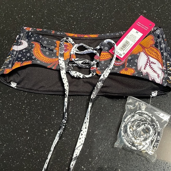 Bikini Set Bottom Size L Top Size M - Picture 3 of 11